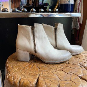 Boemos leather ankle boot cream color